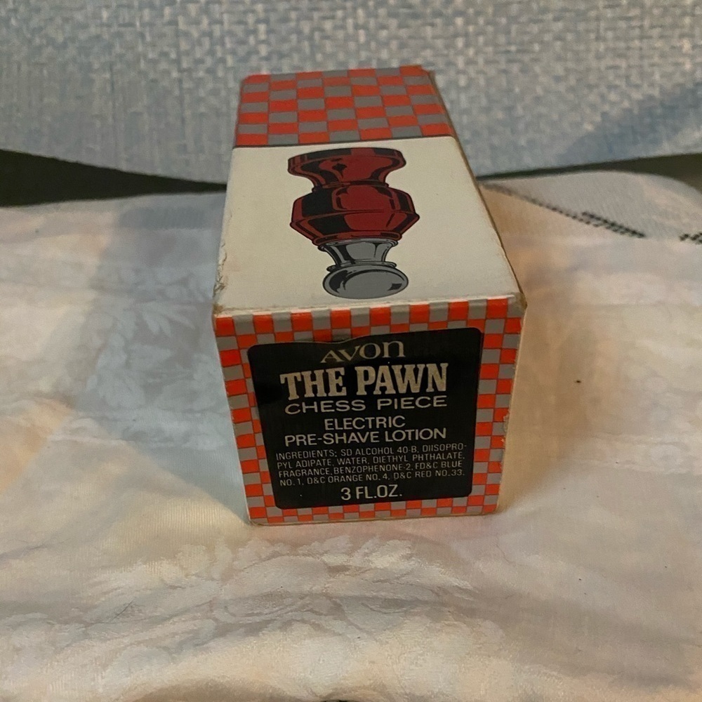 ๐Avon Vintage Pawn Chess Piece Decanter ๐ - Picture 3 of 3